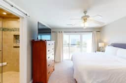 30-Day Marshfront Rental Condo w/Amazing Views, 2 Porches, Laundry & Shared Pool