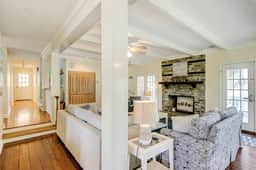 Beautiful home on lush lot with boardwalk to marsh, large deck, wifi, central ac