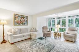 Charming condo with private beach access, on-site golf, high-speed WiFi & AC