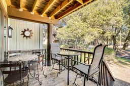 Five minute walk to beautiful beaches, golf course views, pet friendly