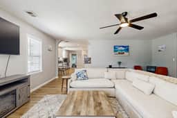 Updated Pet-Friendly Home Near Park Circle, Charleston & Beaches
