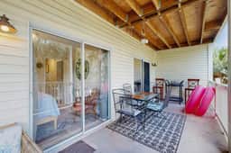 Lovely condo with marsh view, shaded balcony, central AC - 1 mile to Folly Beach