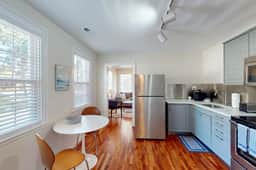 Quiet Retreat Near Downtown Charleston