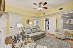 Charming downtown apartment just steps to King Street
