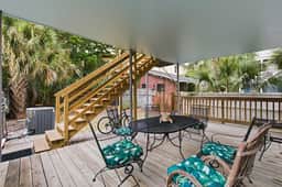 Charming downtown apartment just steps to King Street