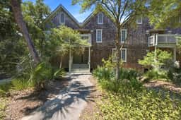 First floor ocean area condo with sunroom/ Free WiFi - close to the beach/ park