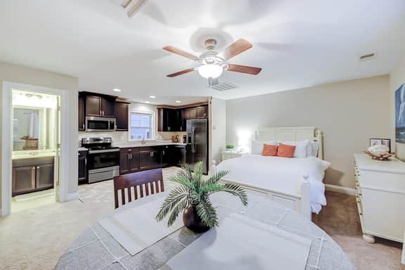 Charming studio with 3 pools, kitchenette & AC