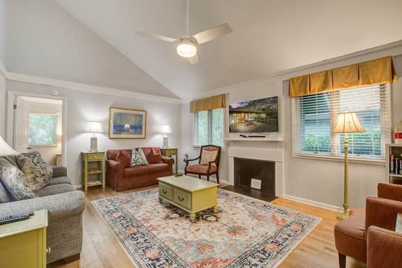 Cottage with natural wooded view - walking distance to beach/ lots of trails