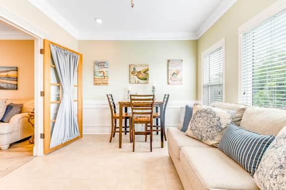 Dog-friendly monthly rental with pool, AC, ideal for remote work & travel nurse