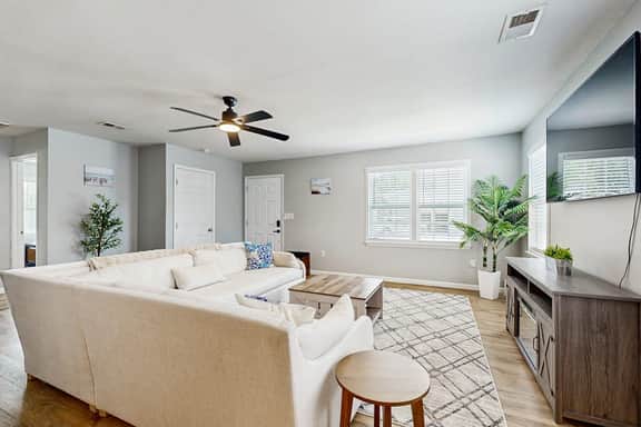 Updated Pet-Friendly Home Near Park Circle, Charleston & Beaches