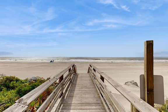 Oceanfront Property 'Folly Drifter' w/ Beach Access & Private Deck