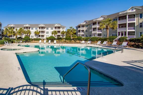Professionally-decorated villa w/beautiful ocean views and shared pool & grill