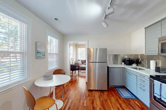 Quiet Retreat Near Downtown Charleston
