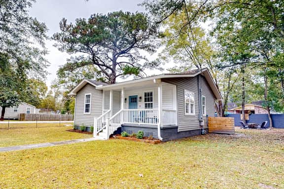 Cozy, Well-Appointed Home Near Top Charleston Destinations w/Firepit