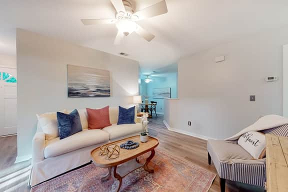 Stylish dog friendly, ground-floor getaway with pool, washer/dryer, & AC