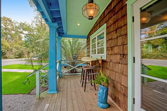 Trio of coastal cottages with private courtyard, full kitchens, & WiFi - dogs ok