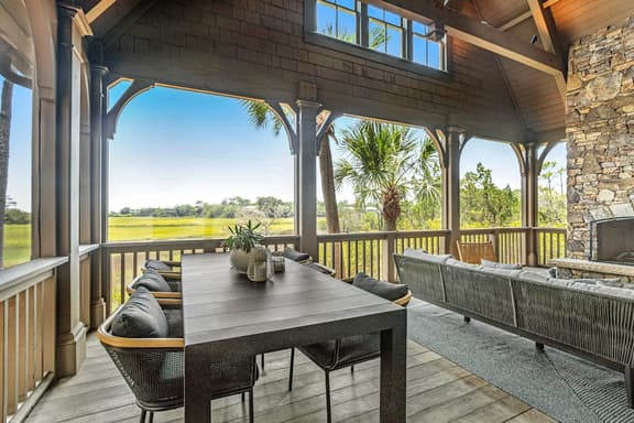 Luxurious, water view retreat with WiFi, AC, washer, dryer, screened porch.      
