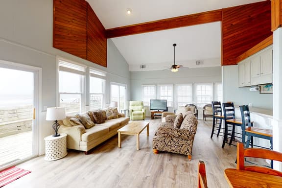 Oceanfront home with WiFi, full kitchen, & deck that spans the side of the home