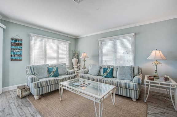 Top-floor Oceanfront Villa with spectacular ocean views - prime location